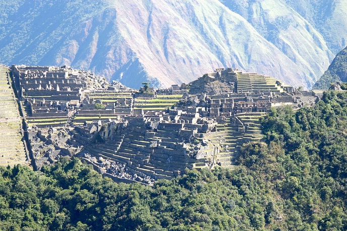 Vista a Machu Picchu de la montaña Putucusi Vista a Machu Picchu de la montaña Putucusi