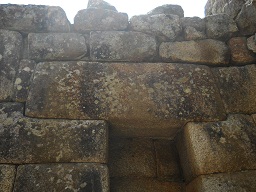 La piedra superior del nicho