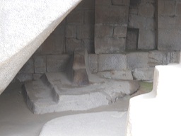 Machu Picchu: La vista interior de la cueva de
                    momias