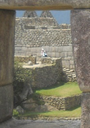 Templo de 3 ventanas: vista por una ventana