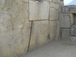 Templo de 3 ventanas, muro izquierdo
                            detalle 2