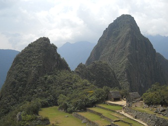 Vista directa a los miradores 01, la
figura del cóndor Vista directa a los miradores 01, la figura del
cóndor