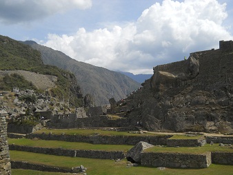 Vista al
                    pir�mide del sol, vista lateral 1