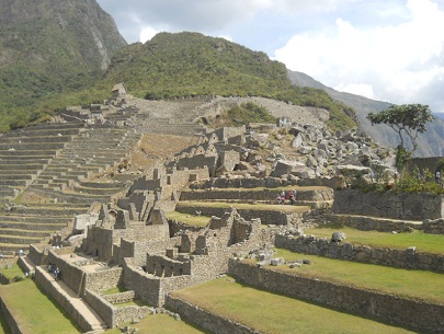 Machu Picchu: vista al sector agr�cola, a la
                    cantera y a los templos 02