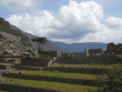 Machu Picchu: vista al sector agr�cola, a la
                    cantera y a los templos 03