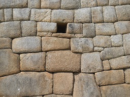 Hueco en el muro grande