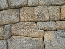 Machu Picchu, muro grande, detalle 03