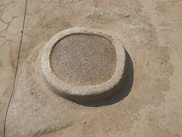 Machu Picchu, templo de morteros o espejos,
                    morteros o espejos, primer plano 07