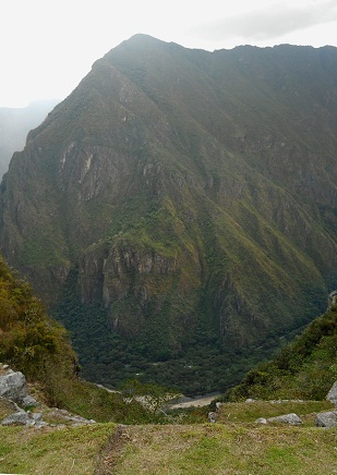 Vista al valle Urubamba con montaas,
                            foto panormica