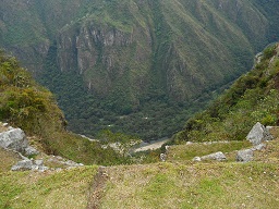 Machu Picchu, vista al valle Urubamba
                            01