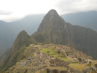 Vista del sector agr�cola alto 01 a la
                            cantera, templos, pir�mide del sol, zona de
                            la piedra sagrada, casitas de obras, plaza
                            central, muros grandes y templo de los
                            espejos etc.