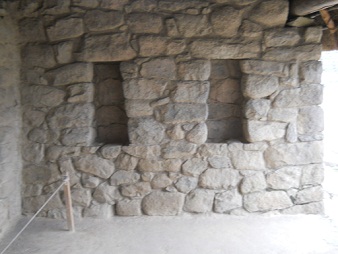 Machu Picchu, la casita de arriba, nichos 01