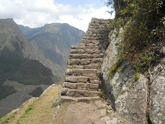 Subida a la cumbre de Huaynapicchu, �ltimas
                    escaleras