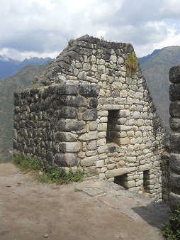 Bajada de Huaynapicchu: la casita, la fachada