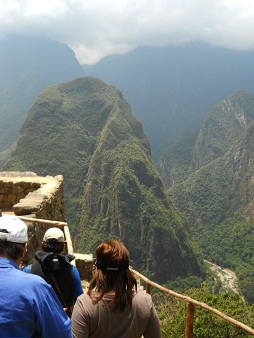 Der Touristeneingang zu Machu Picchu, der Putucusi-Berg Der Touristeneingang zu Machu Picchu, der Putucusi-Berg