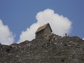 Machu Picchu: Landwirtschaftsterrassen mit dem obersten H�uschen, mit Nahaufnahme