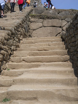 Die Treppen in Machu Picchu sind teilweise aus einem Stck