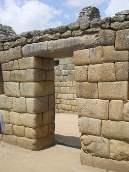 Machu Picchu, Inkazimmer, die T�r�ffnung nach aussen