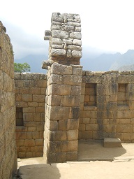 Machu Picchu, Inkazimmer: Schiefe Mauer 02