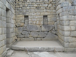 Machu Picchu, Inkazimmer: Das Inkabett 01