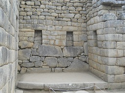 Machu Picchu, Inkazimmer: Das Inkabett 02