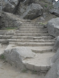 Treppe aus vielen Einzelsteinen
