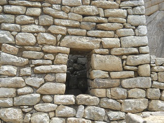 Machu Picchu: Ein Fensterchen im Sonnentempel