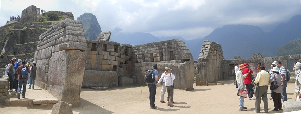 Der Haupttempel von Machu Picchu, die Sicht mit dem Panorama