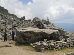 Der grosse Steinbruch von Machu Picchu: Sicht
                    auf den Gigastein