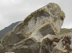 Der grosse Steinbruch von Machu Picchu: Steine mit flachen, geschnittenen Fl�chen und mit geschnittenen, rechten Winkel