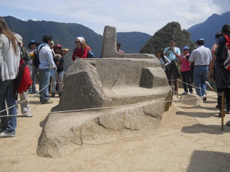 Machu Picchu: Der Sonnenuhr-Stein
                    (Sonnenjahr-Stein) 08