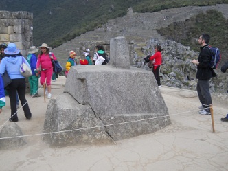 Machu Picchu: Der Sonnenuhr-Stein
                    (Sonnenjahr-Stein) 10