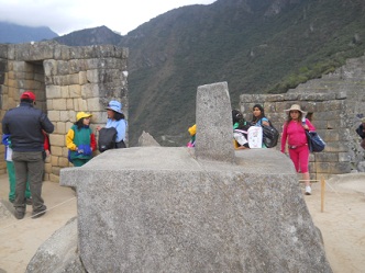 Machu Picchu: Der Sonnenuhr-Stein
                    (Sonnenjahr-Stein) 11