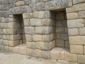 Machu Picchu, Sonnenuhr-Platz: Mauernischen