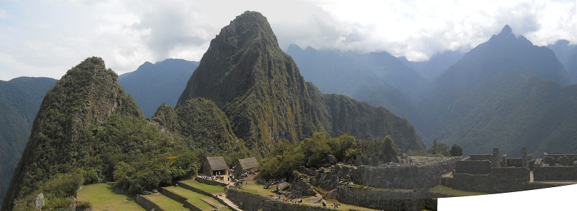 Sicht auf die beiden Hausberge Huchuypicchu und
                    Huaynapicchu, Panoramafoto