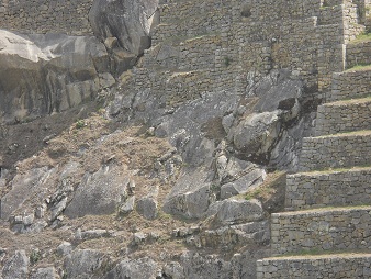 Nackter Fels an der Sonnenpyramide