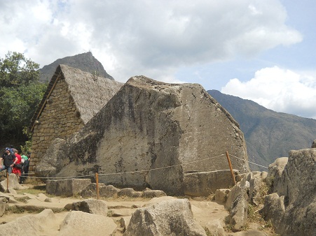 Machu Picchu, heiliger Stein, Rckansicht, es sind geschnittene Flchen