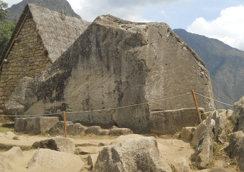 Machu Picchu, heiliger Stein, Rckansicht, es sind geschnittene Flchen, Nahaufnahme