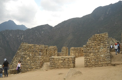Machu Picchu: Mauern der Arbeitshuser, Panoramafoto