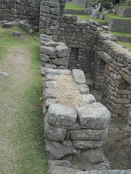 Machu Picchu, Mauer mit Sandf�llung oben drauf