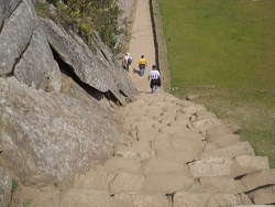 Machu Picchu, eine lange, unregelm�ssige Treppe 2