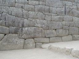 Machu Picchu, grosse Seitenmauer, Nahaufnahmen 1