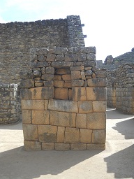 Machu Picchu, Spiegel- oder M�rsertempel, Nahaufnahme der Nischen 06