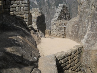 Machu Picchu und ein Wiesel im Adlergef�ngnis [Adlertempel?]  02