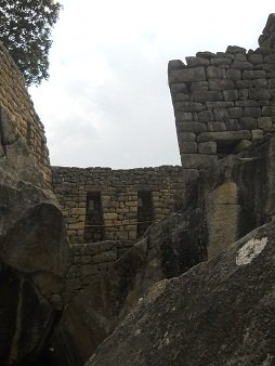 Machu Picchu, Adlergef�ngnis / Adlertempel: Das
                    Zentrum des Adlers (in Peru ist das immer ein
                    Condor)