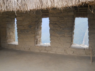 Machu Picchu, das kleine Huschen oben - die
                    Fenster