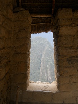 Machu Picchu, das H�uschen in der hohen
                    Landwirtschaftszone, Nahaufnahmen der Fenster 04