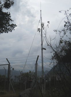 Spaziergang zur Inkabrcke, die meteorologische
                    Antenne des Wetterministeriums SENAMHI