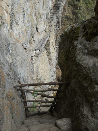 Machu Picchu, der Spaziergang zur Inkabr�cke,
                    die Inkabr�cke ist gesperrt