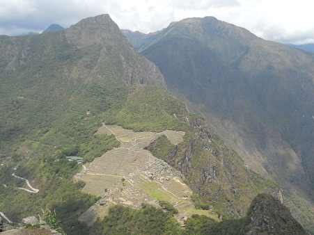 Der Weiler Huaynapicchu, die Sicht auf Machu
                    Picchu in Form eines stilisierten Adlerkopfs eines
                    Condor-Adlers 1